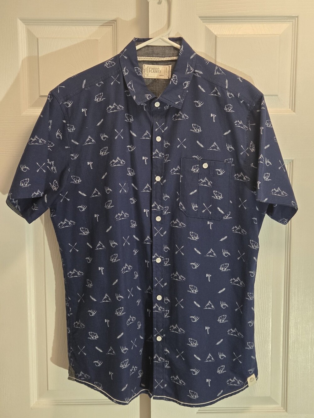 Free Planet Navy Short-Sleeve Button-Up with White Western Theme Print Large